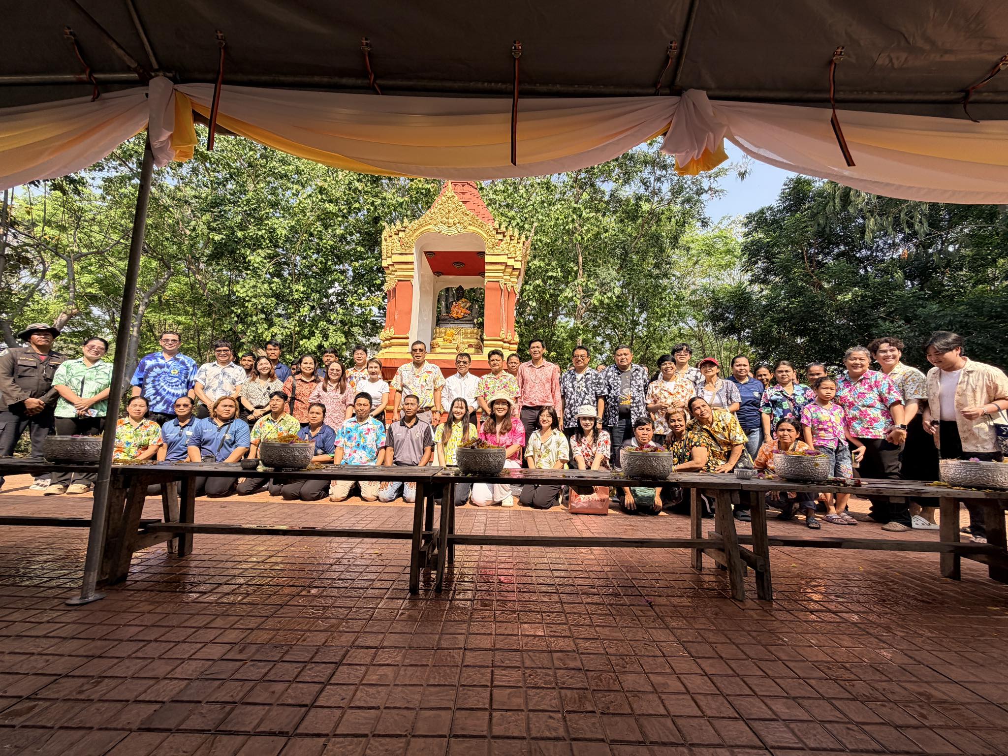 พิธีสรงน้ำ พระพุทธสัพพัญญูฯ และรดน้ำขอพรผู้บริหาร สืบสานประเพณีสงกรานต์ ประจำปี 2569